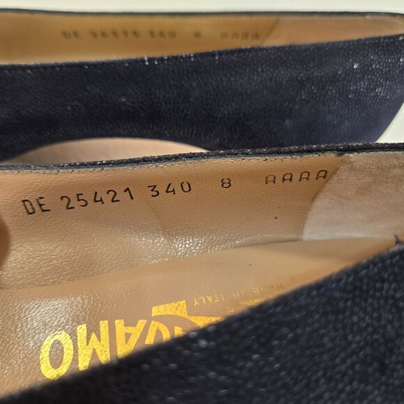 SALVATORE FERRAGAMO Quite Luxury Navy Leather Heels Pumps Size 8 4A LIKE NEW! - Picture 16 of 16